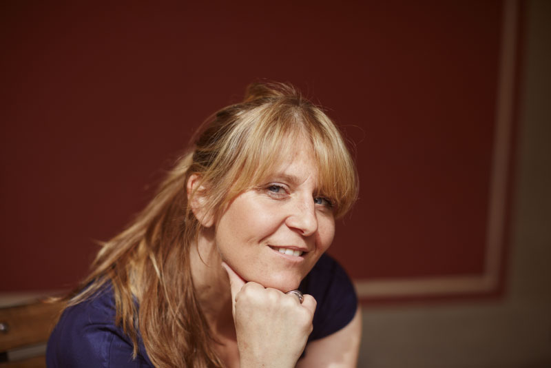 Dr. Claudia Neudecker | Porträtfoto | KLÄRUNGSHILFE MÜNCHEN | www.wir-klaeren.de