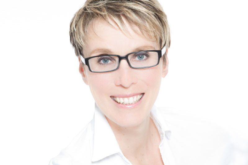 Susanne Feriozzi | Porträtfoto | KLÄRUNGSHILFE MÜNCHEN | www.wir-klaeren.de